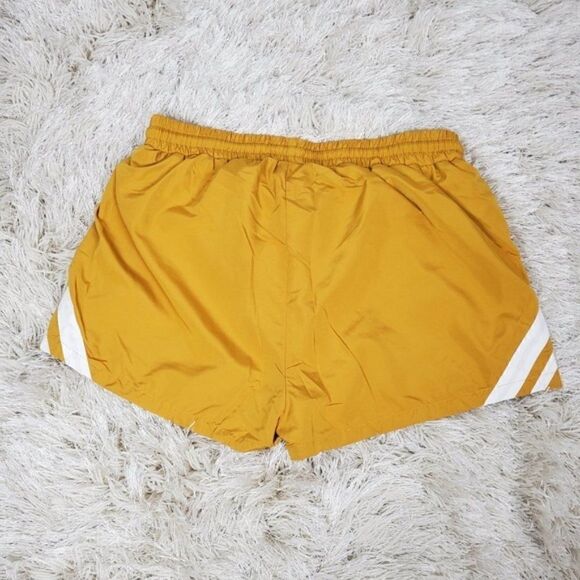 Women's Shorts With Two Front Pockets Yellow‎ - Picture 3 of 5